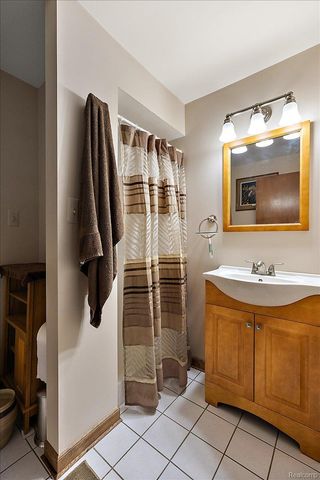 490 Glenn Court, Lake Orion Village, MI 48362