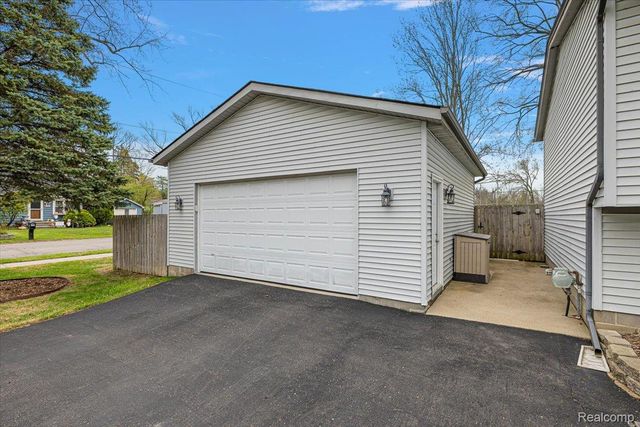 490 Glenn Court, Lake Orion Village, MI 48362