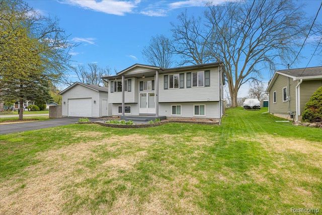 490 Glenn Court, Lake Orion Village, MI 48362