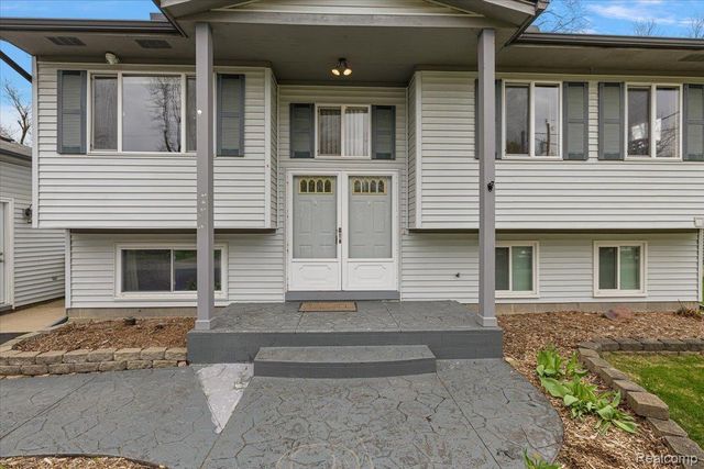 490 Glenn Court, Lake Orion Village, MI 48362