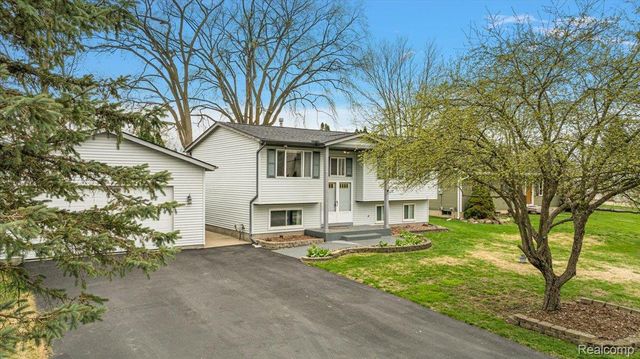 490 Glenn Court, Lake Orion Village, MI 48362