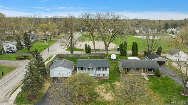 490 Glenn Court, Lake Orion Village, MI 48362