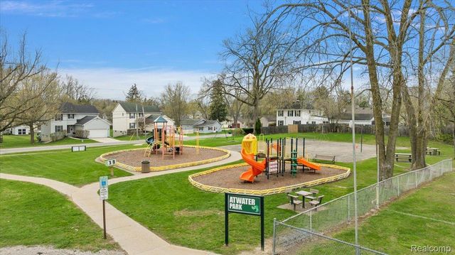 490 Glenn Court, Lake Orion Village, MI 48362