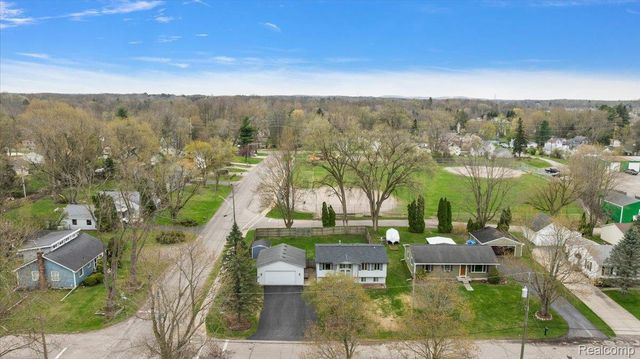 490 Glenn Court, Lake Orion Village, MI 48362