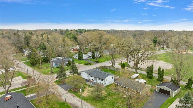 490 Glenn Court, Lake Orion Village, MI 48362