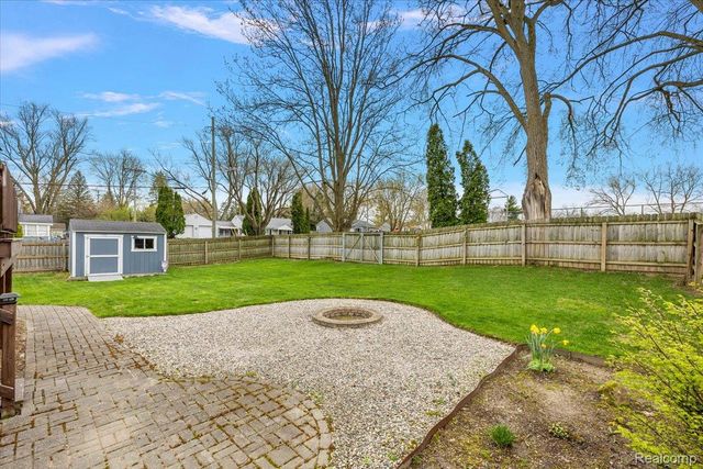 490 Glenn Court, Lake Orion Village, MI 48362