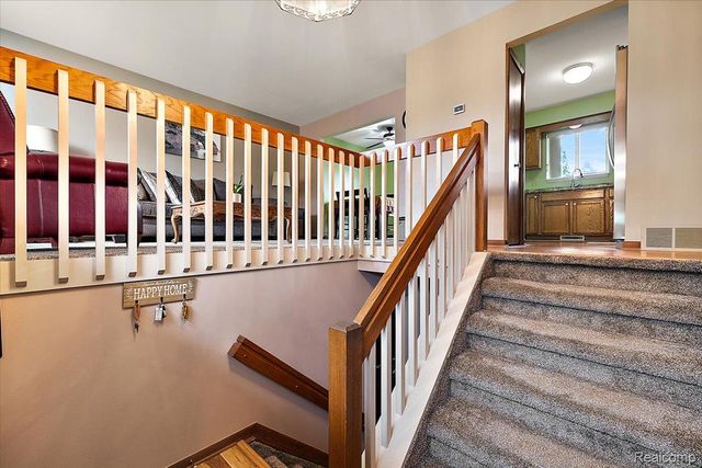 490 Glenn Court, Lake Orion Village, MI 48362