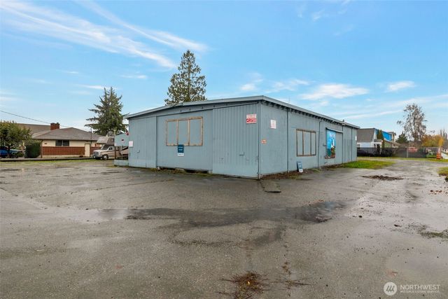 6216 20th Street E, Fife, WA 98424