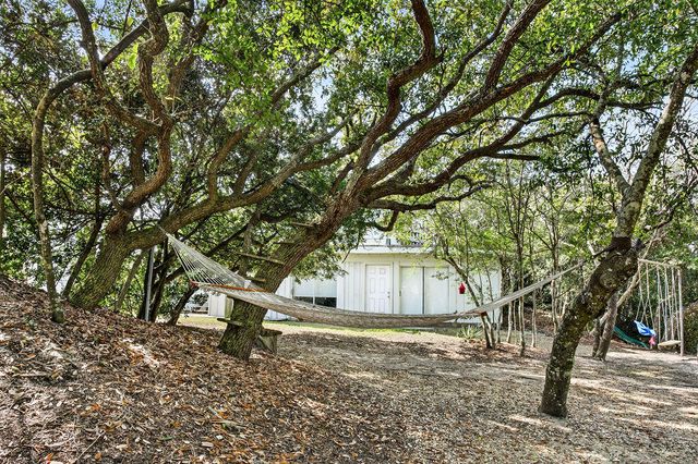 472 Myrtle Avenue, Pawleys Island, SC 29585