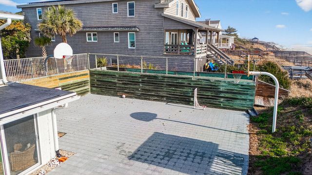 472 Myrtle Avenue, Pawleys Island, SC 29585