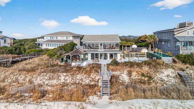 472 Myrtle Avenue, Pawleys Island, SC 29585