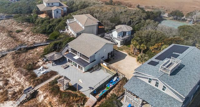 472 Myrtle Avenue, Pawleys Island, SC 29585