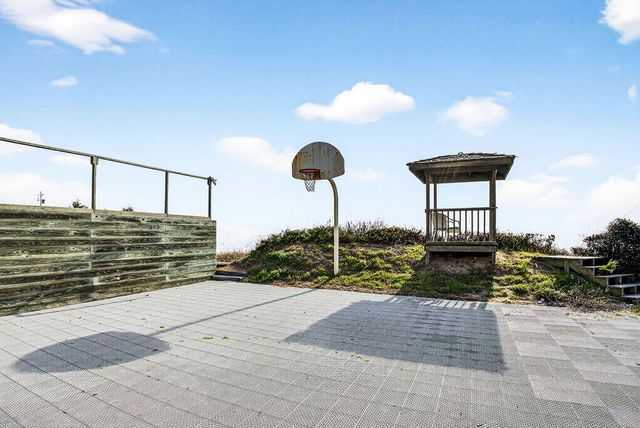 472 Myrtle Avenue, Pawleys Island, SC 29585