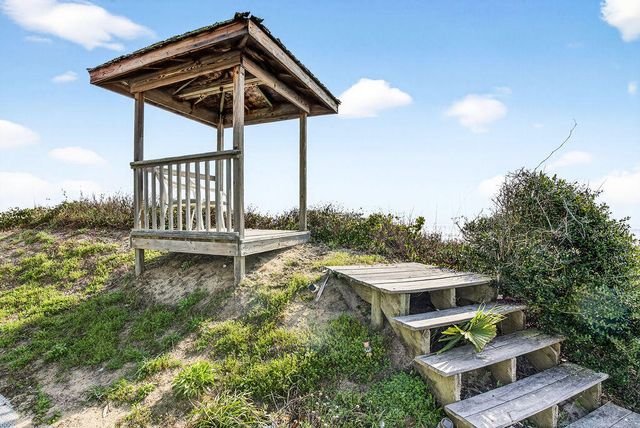 472 Myrtle Avenue, Pawleys Island, SC 29585