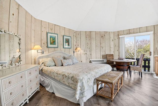 472 Myrtle Avenue, Pawleys Island, SC 29585