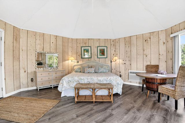 472 Myrtle Avenue, Pawleys Island, SC 29585