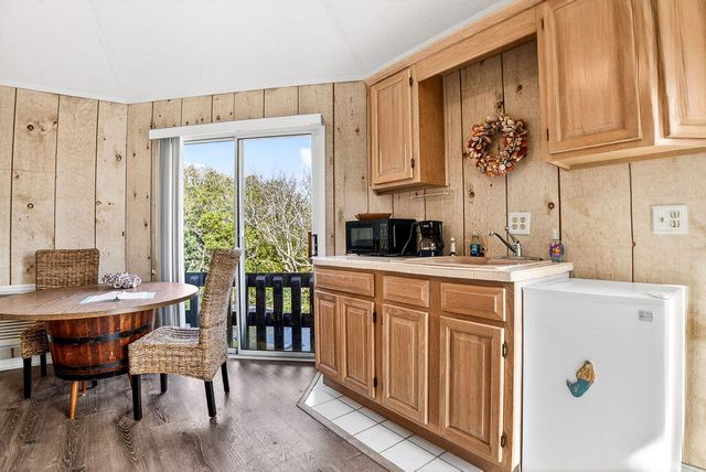 472 Myrtle Avenue, Pawleys Island, SC 29585