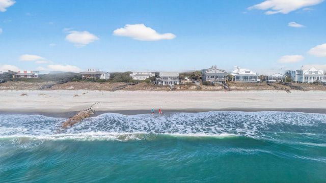 472 Myrtle Avenue, Pawleys Island, SC 29585