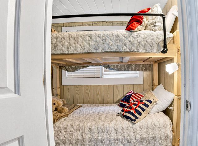 472 Myrtle Avenue, Pawleys Island, SC 29585