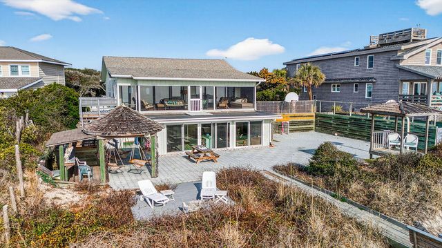 472 Myrtle Avenue, Pawleys Island, SC 29585