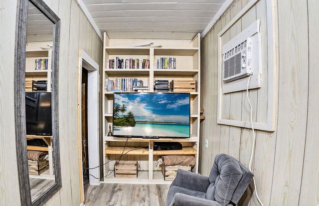 472 Myrtle Avenue, Pawleys Island, SC 29585