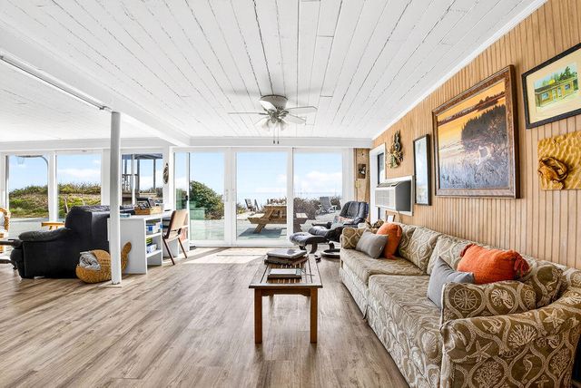 472 Myrtle Avenue, Pawleys Island, SC 29585