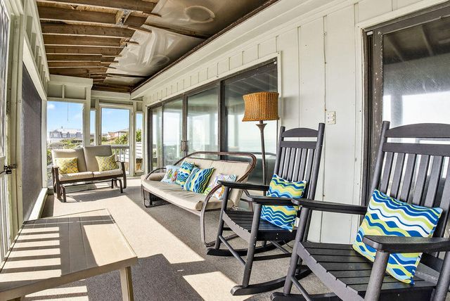 472 Myrtle Avenue, Pawleys Island, SC 29585