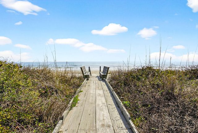 472 Myrtle Avenue, Pawleys Island, SC 29585