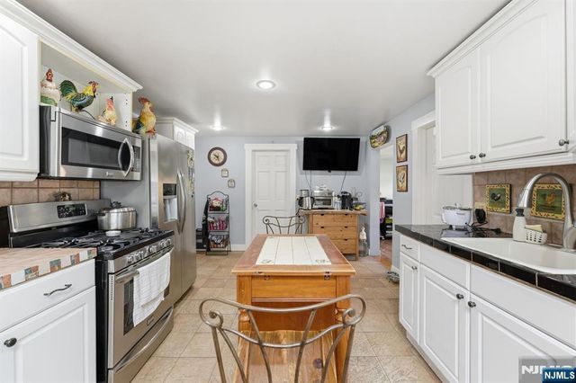 181 Phelps Avenue, Bergenfield, NJ 07621