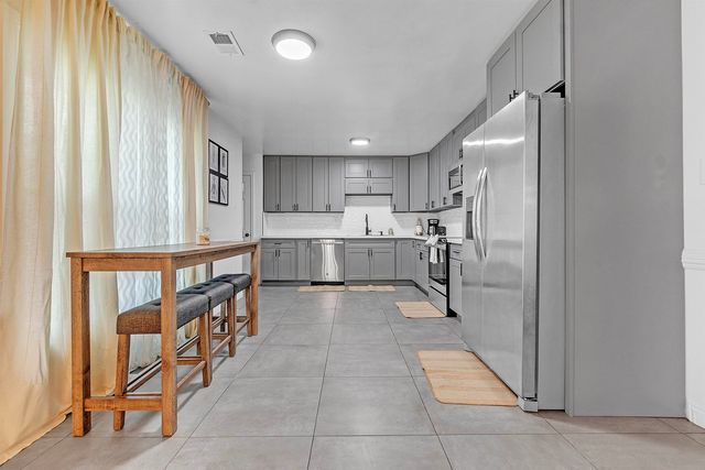 8910 MAGNOLIA LEAF CV, Memphis, TN 38018