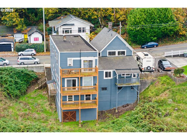 146 BOND St, Astoria, OR 97103