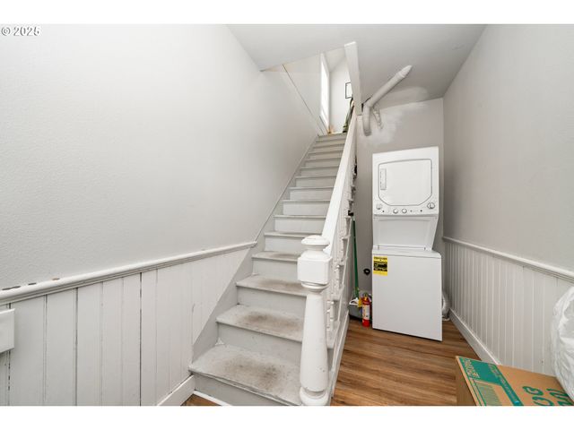 146 BOND St, Astoria, OR 97103