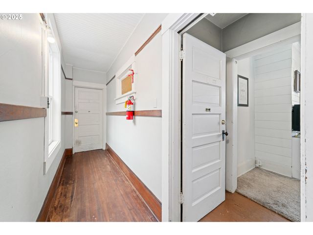 146 BOND St, Astoria, OR 97103