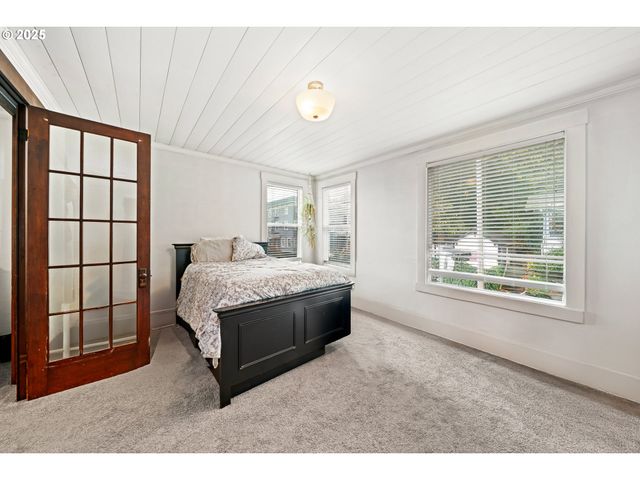 146 BOND St, Astoria, OR 97103