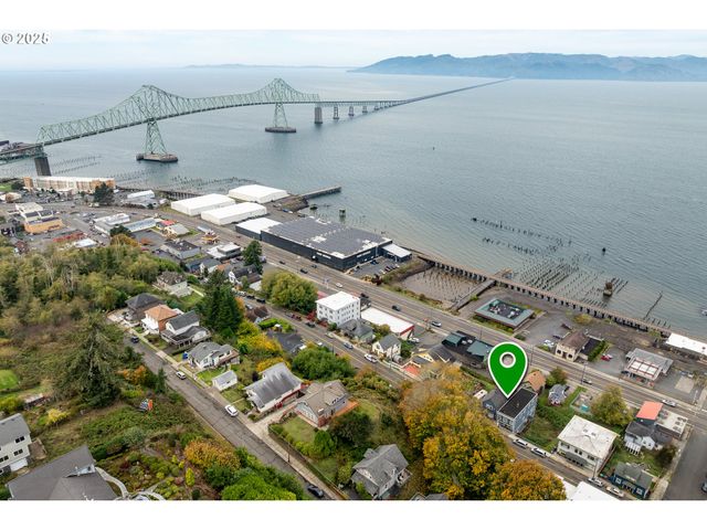 146 BOND St, Astoria, OR 97103