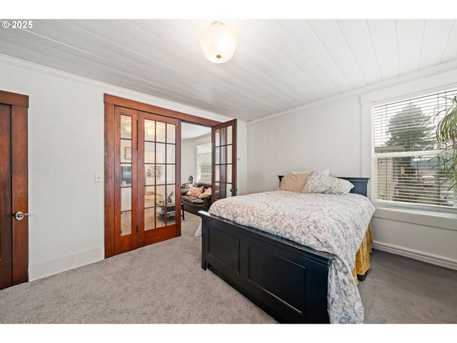 146 BOND St, Astoria, OR 97103