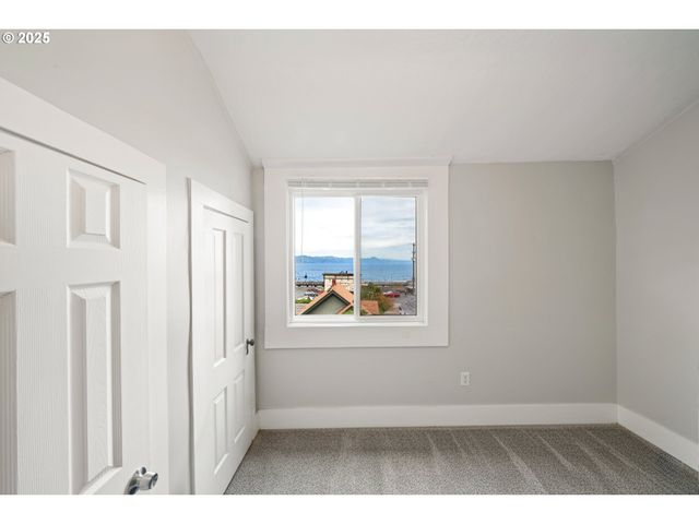 146 BOND St, Astoria, OR 97103