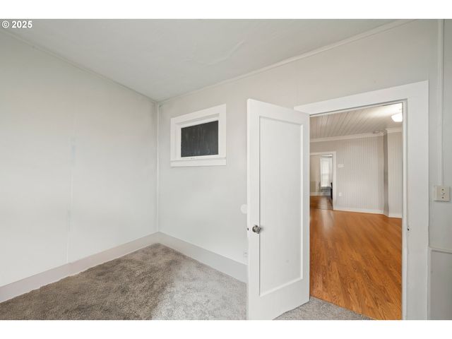 146 BOND St, Astoria, OR 97103