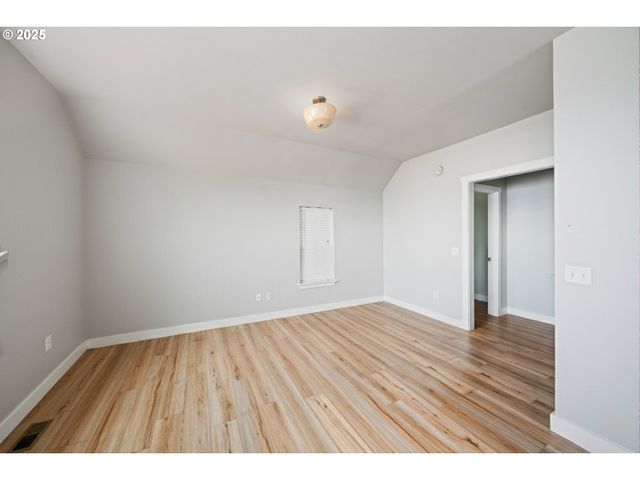 146 BOND St, Astoria, OR 97103