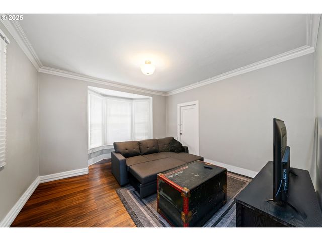 146 BOND St, Astoria, OR 97103