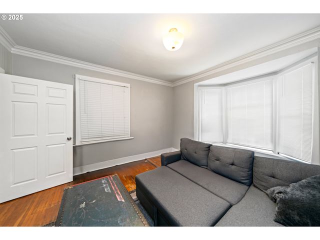 146 BOND St, Astoria, OR 97103