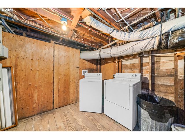 146 BOND St, Astoria, OR 97103