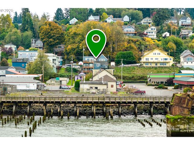 146 BOND St, Astoria, OR 97103