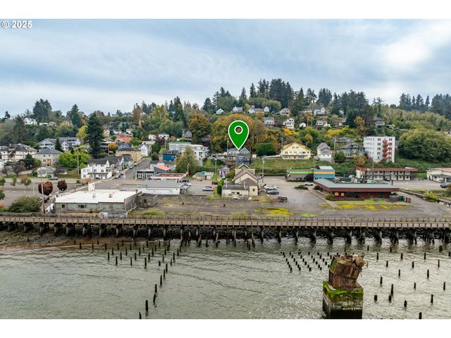 146 BOND St, Astoria, OR 97103