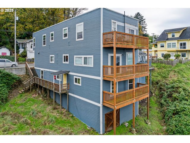 146 BOND St, Astoria, OR 97103