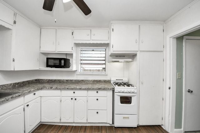 1213 28th Street, Galveston, TX 77550