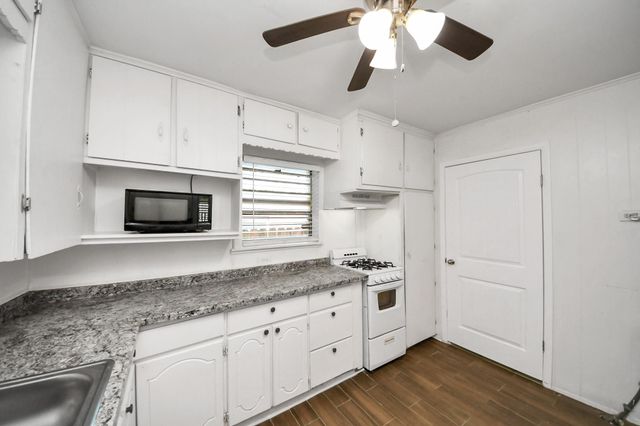 1213 28th Street, Galveston, TX 77550