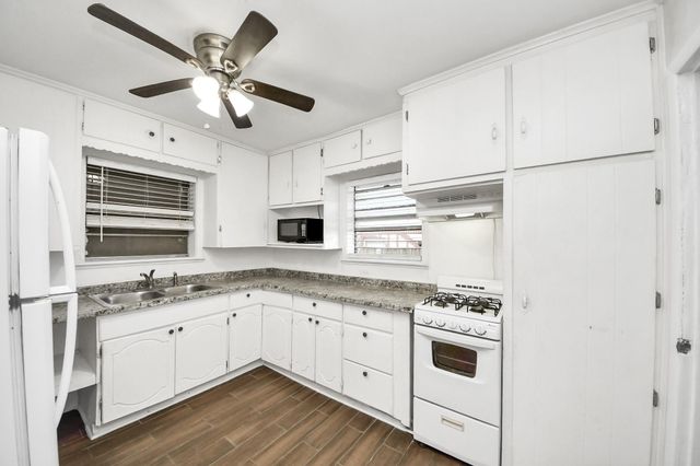 1213 28th Street, Galveston, TX 77550