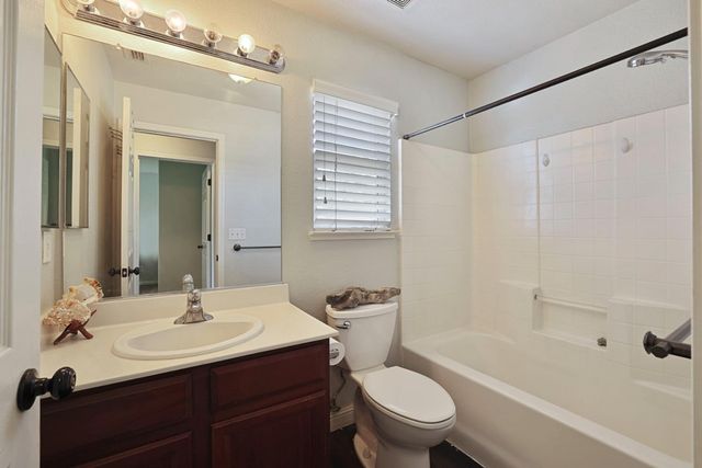 2304 Celebration Ln, Turlock, CA 95380