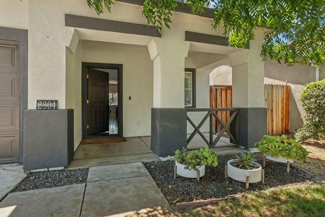 2304 Celebration Ln, Turlock, CA 95380